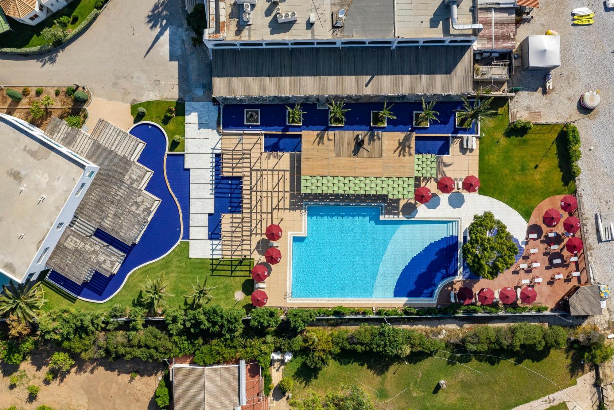 Kinetta Beach Resort And Spa Exterior photo