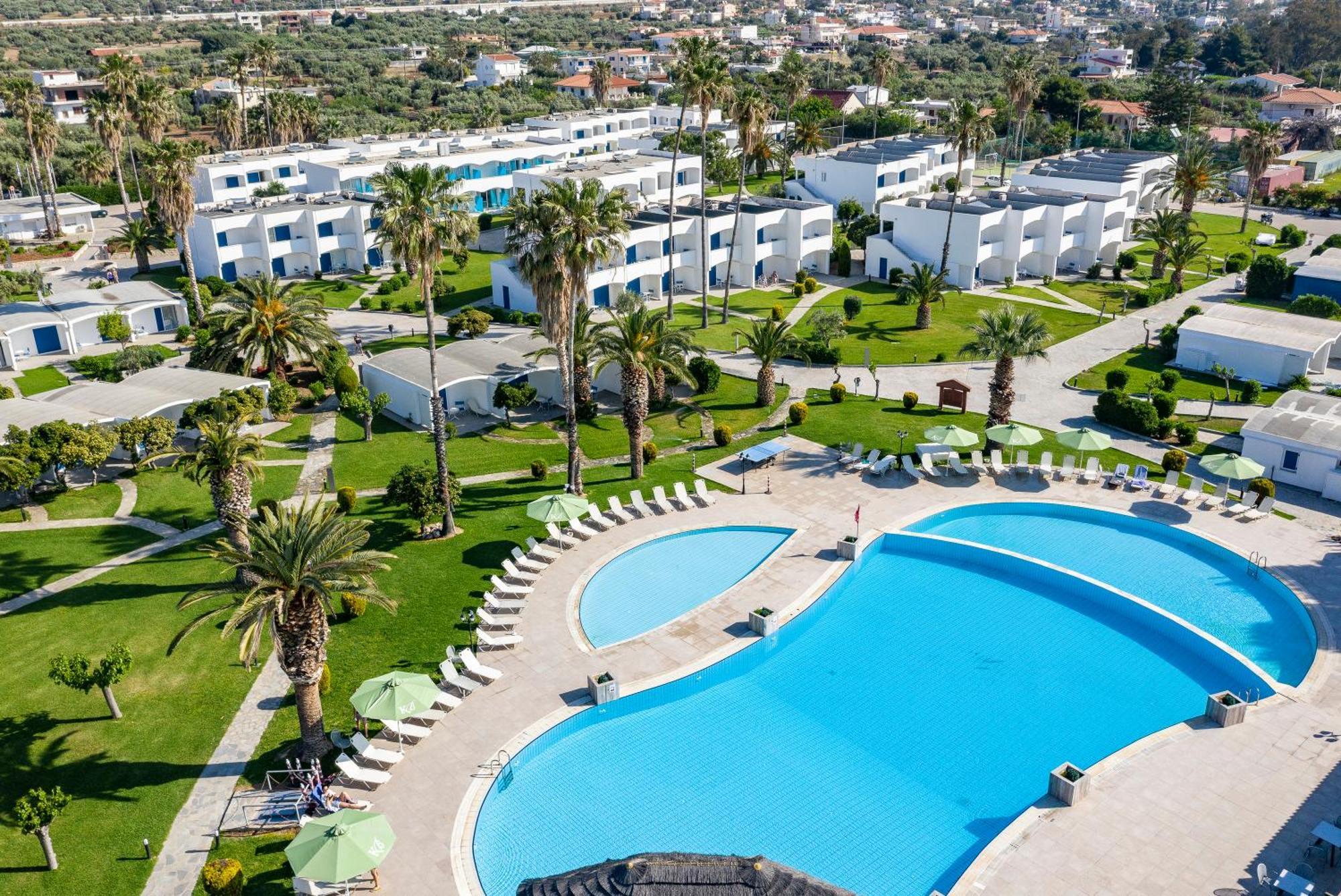 Kinetta Beach Resort And Spa Exterior photo