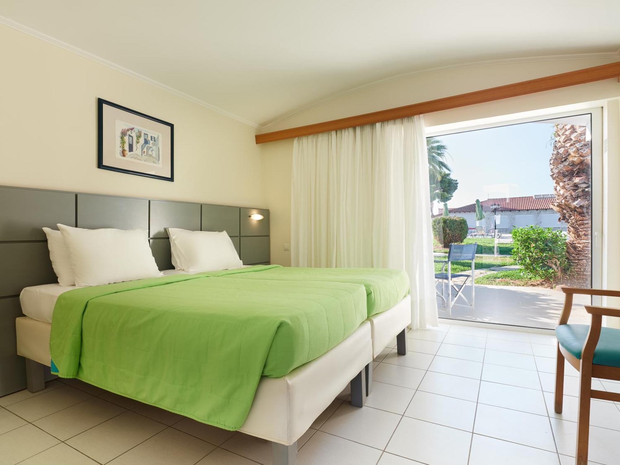 Kinetta Beach Resort And Spa Exterior photo