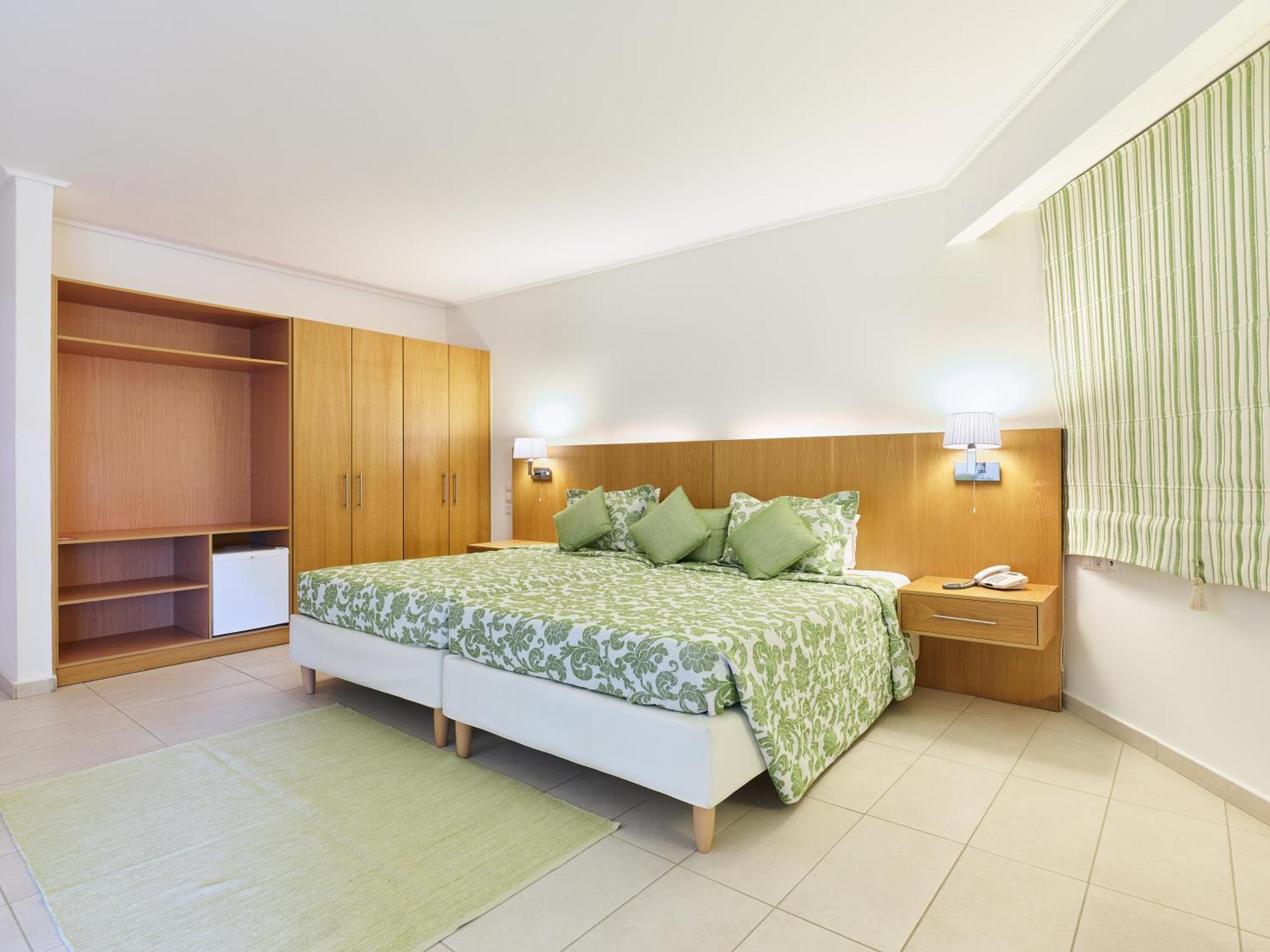 Kinetta Beach Resort And Spa Exterior photo