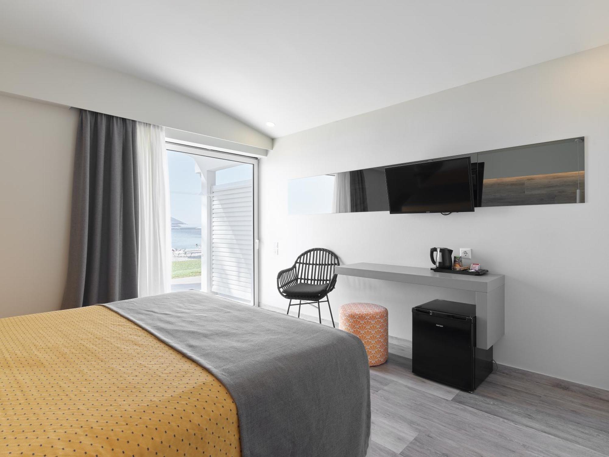 Kinetta Beach Resort And Spa Exterior photo