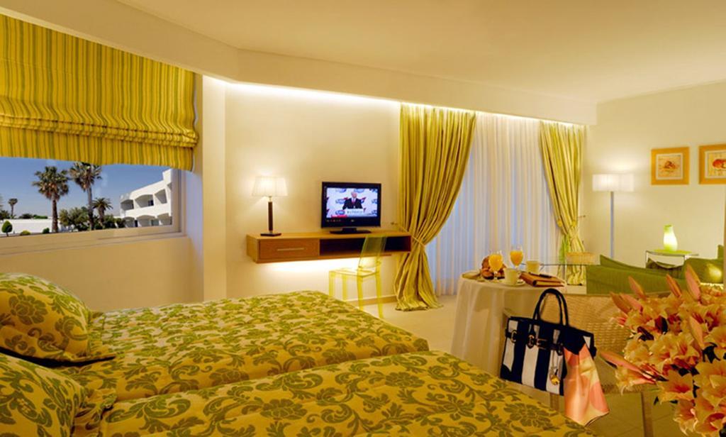 Kinetta Beach Resort And Spa Exterior photo