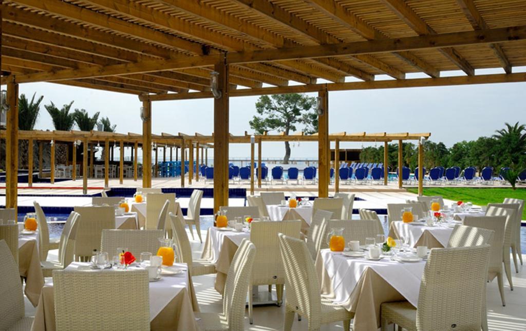 Kinetta Beach Resort And Spa Exterior photo
