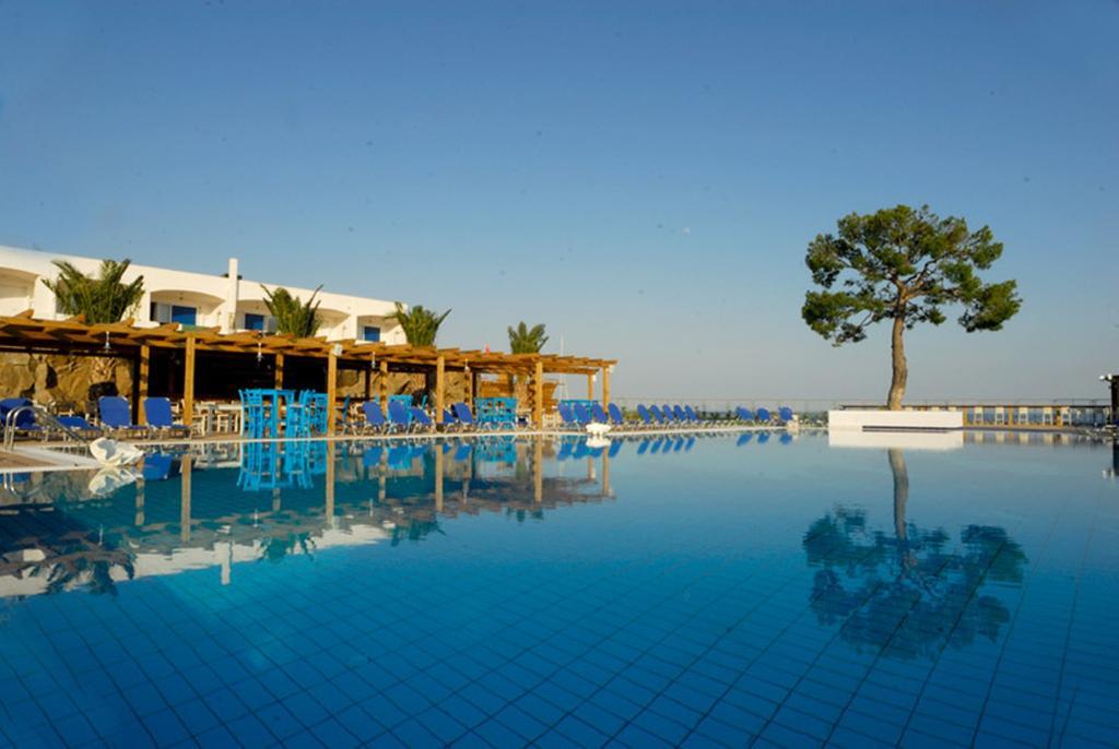 Kinetta Beach Resort And Spa Exterior photo