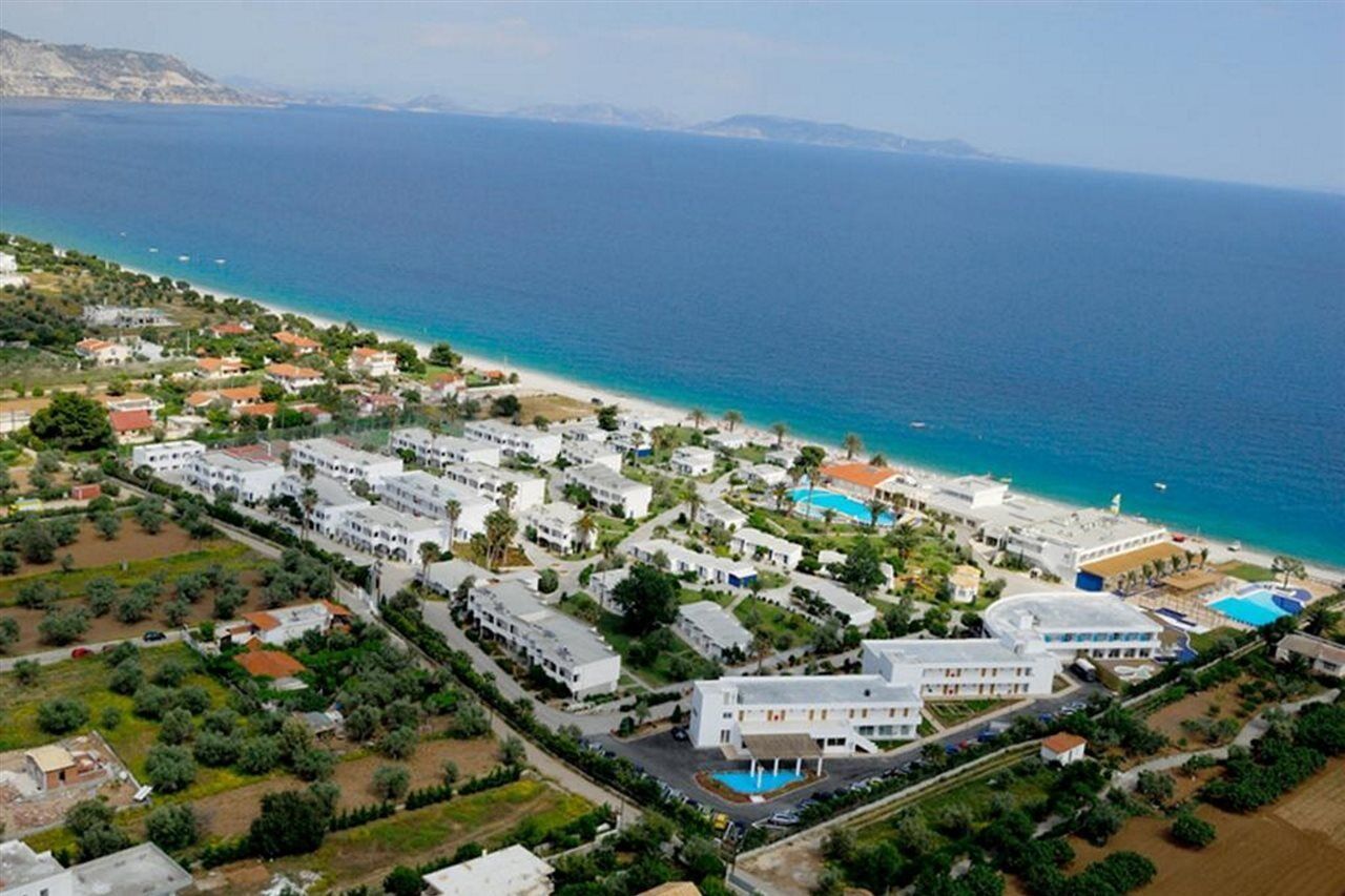 Kinetta Beach Resort And Spa Exterior photo