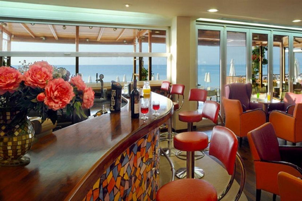 Kinetta Beach Resort And Spa Exterior photo